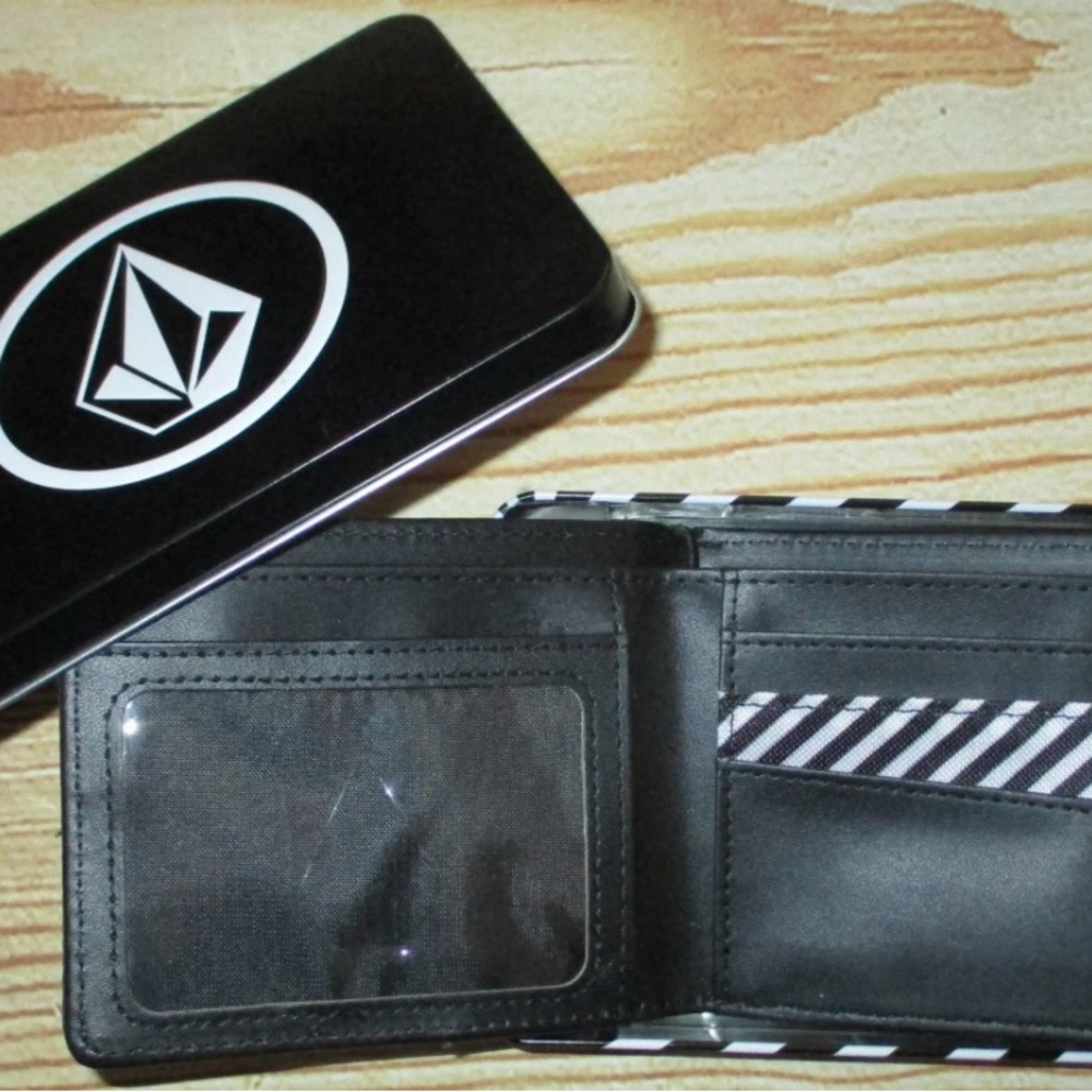 MENS VOLCOM BLUE GRAY BIFOLD WALLET WITH TIN GIFT BOX - Picture 3 of 4